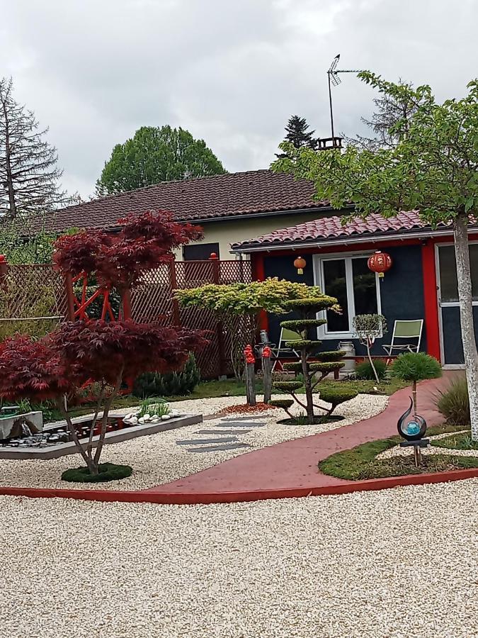 Une Pause Quelque Part Avec Recharge Pour Voiture Electrique Saint-Medard-de-Guizieres Ngoại thất bức ảnh